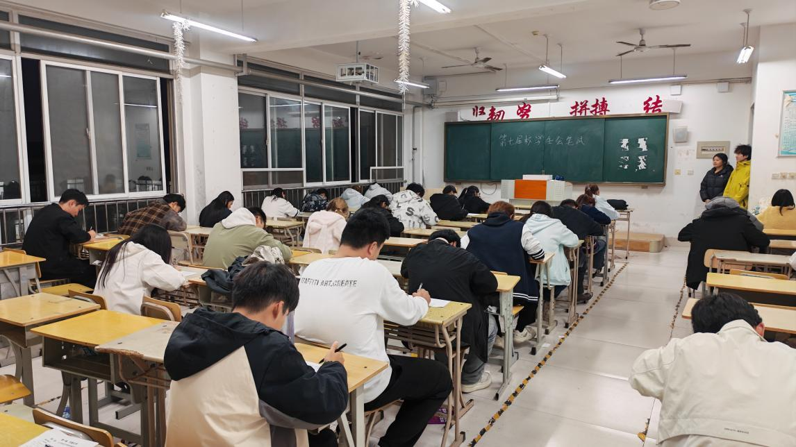 学院举行第七届学生会公开竞聘
