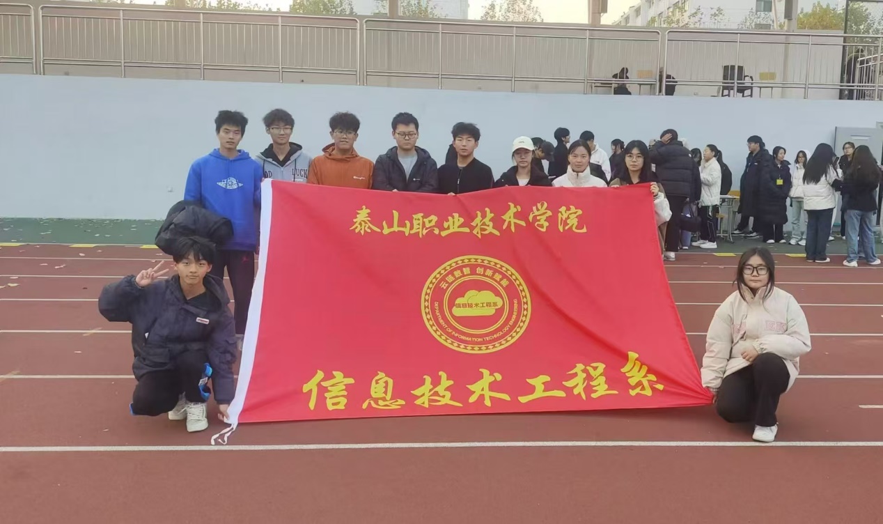 图片包含 路, 运动, 院子, 球拍描述已自动生成 图片包含 路, 运动, 院子, 球拍描述已自动生成