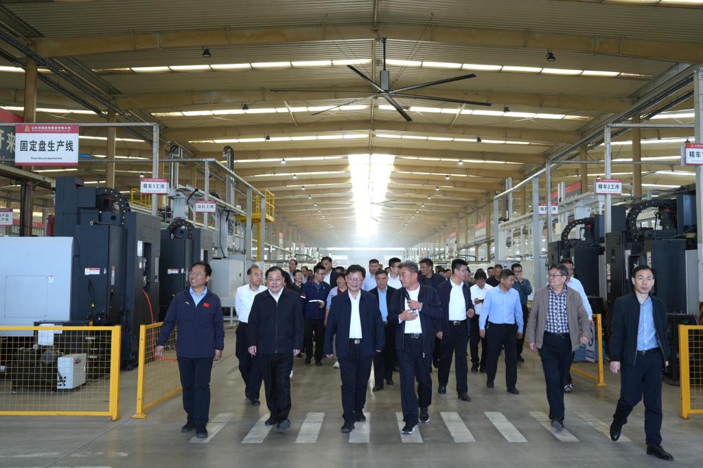 访企拓岗促合作 调研交流谋发展——学校赴新泰市开展访企调研活动