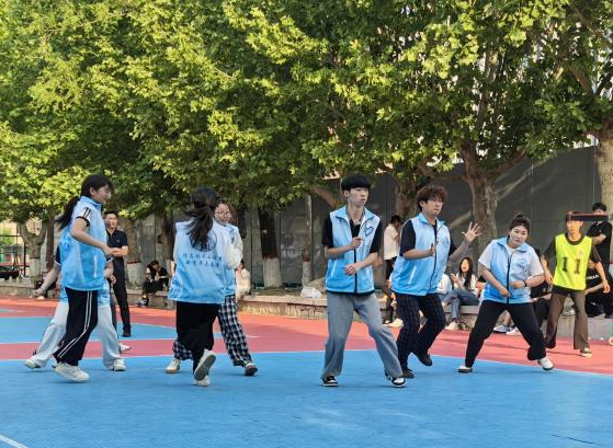学校举办2026年公寓文化艺术季飞盘躲避赛