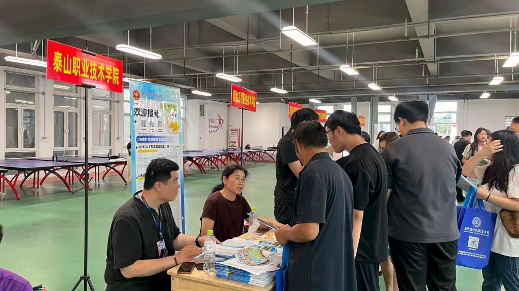 学院领导到2026年招生宣传一线指导慰问