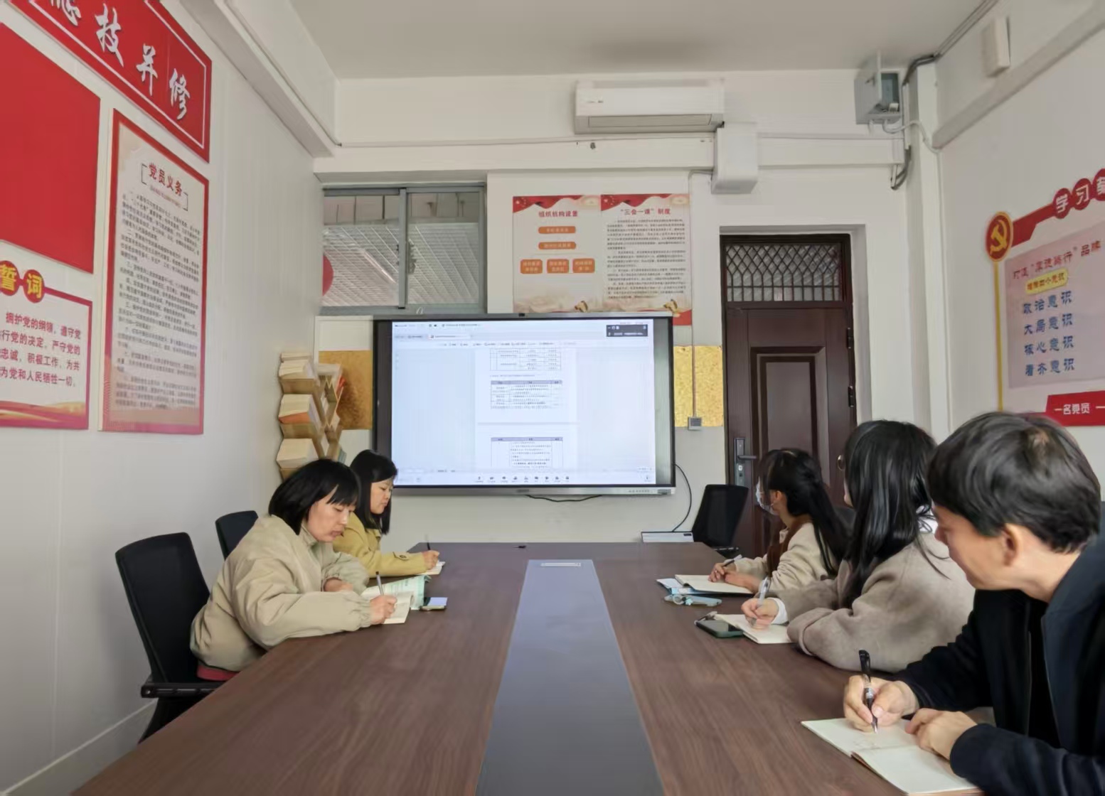 我校参加乌兹别克斯坦职业标准输出项目开发研讨会